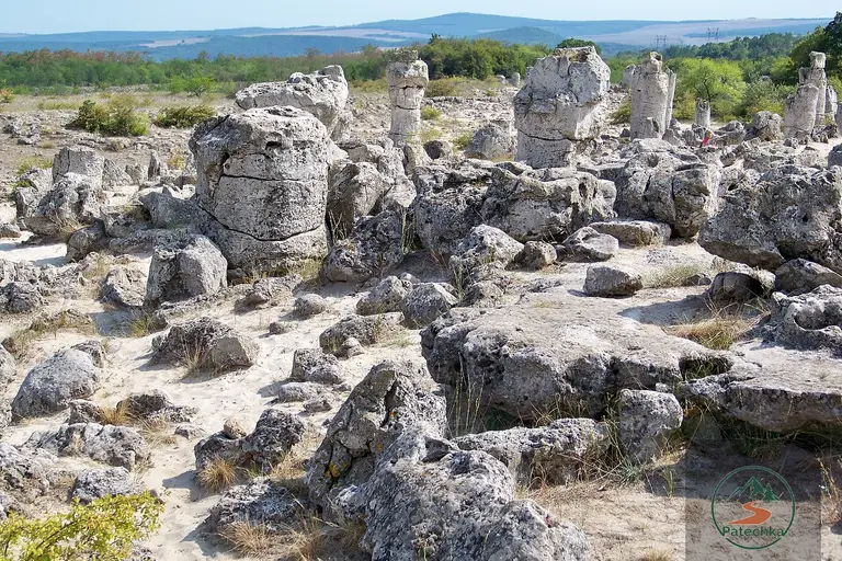 Побити камъни